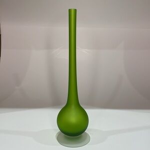 🤩 RARE MURANO MCM vibrant jellybean green satin glass pencil neck vase
